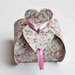 Schach&shy;tel mit Herzverschluss