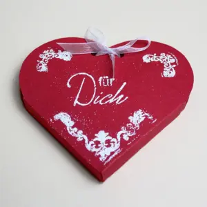 Herzschachtel rot