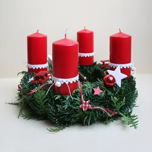 Adventskranz rot