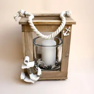 Kerze in einer Holzbox mit Ankerdekoration